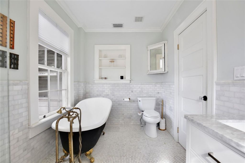 Image 36 of property listing at 918 S PALMETTO AVENUE, Sanford, FL 32771