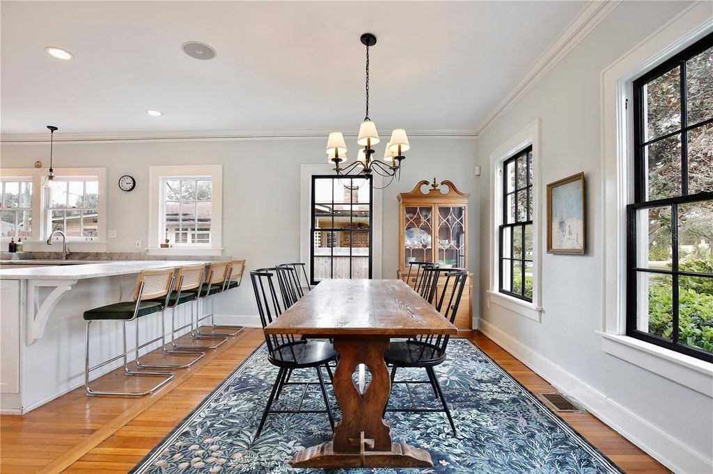 Image 5 of property listing at 918 S PALMETTO AVENUE, Sanford, FL 32771