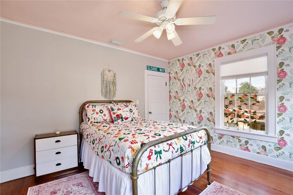 Image 45 of property listing at 918 S PALMETTO AVENUE, Sanford, FL 32771