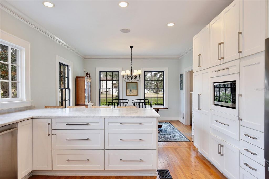 Image 9 of property listing at 918 S PALMETTO AVENUE, Sanford, FL 32771