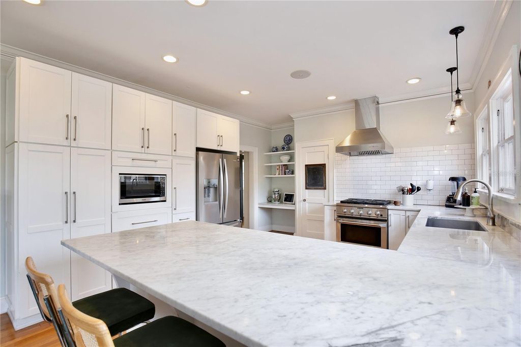 Image 10 of property listing at 918 S PALMETTO AVENUE, Sanford, FL 32771