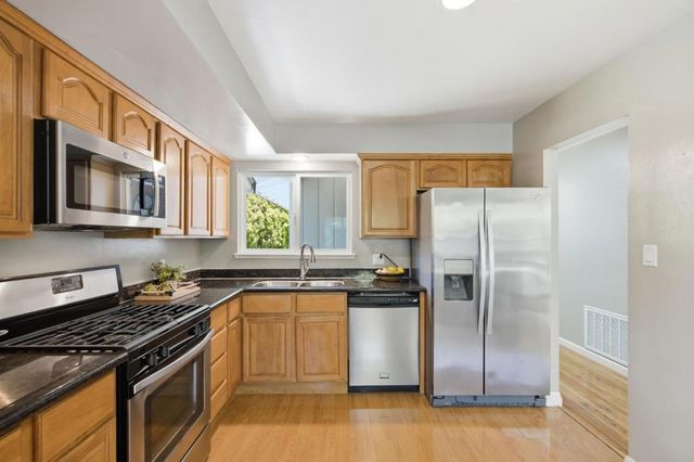 847 Alderbrook Lane, Cupertino, CA 95014