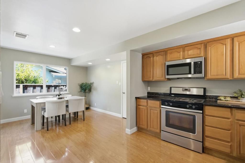 Image 11 of property listing at 847 Alderbrook Lane, Cupertino, CA 95014