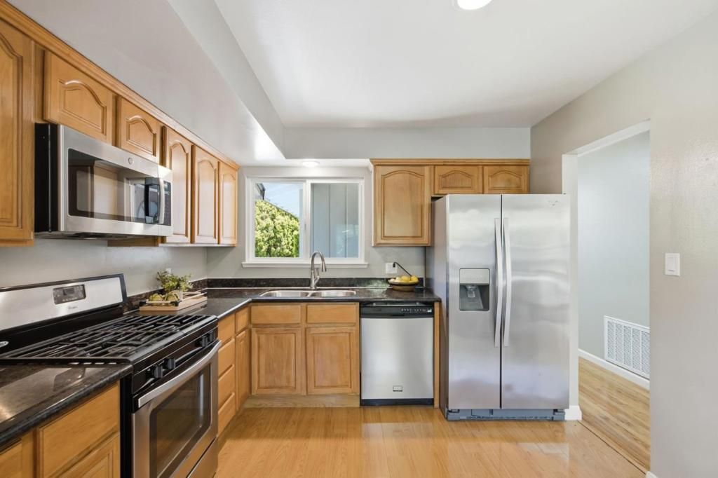 Image 12 of property listing at 847 Alderbrook Lane, Cupertino, CA 95014