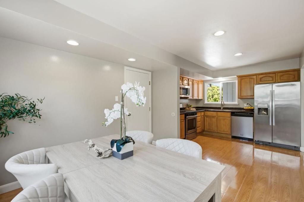 Image 16 of property listing at 847 Alderbrook Lane, Cupertino, CA 95014
