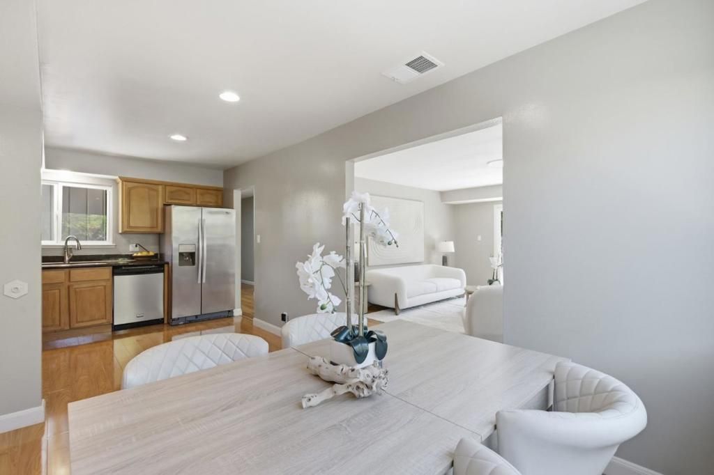 Image 17 of property listing at 847 Alderbrook Lane, Cupertino, CA 95014