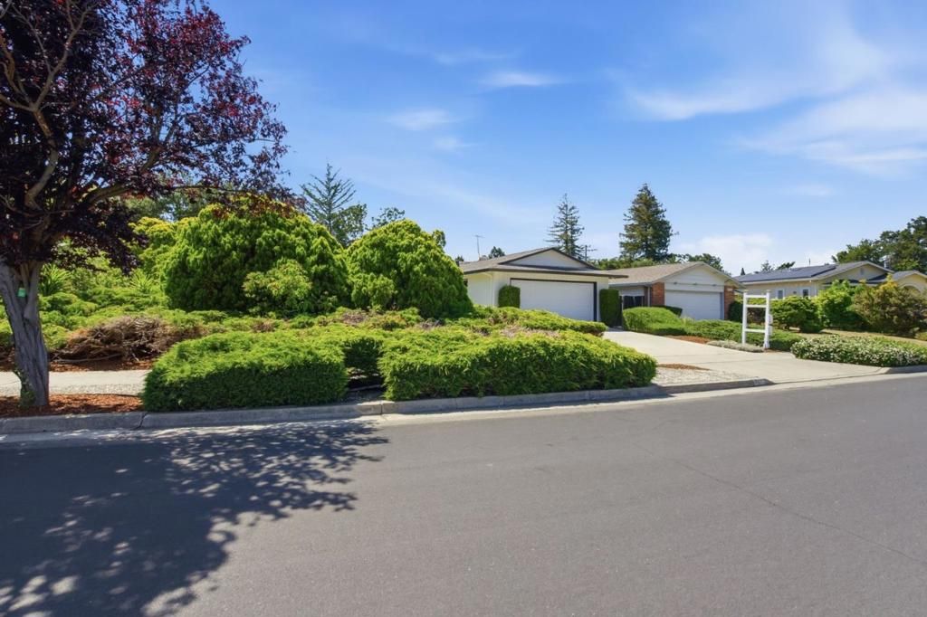 Image 5 of property listing at 847 Alderbrook Lane, Cupertino, CA 95014