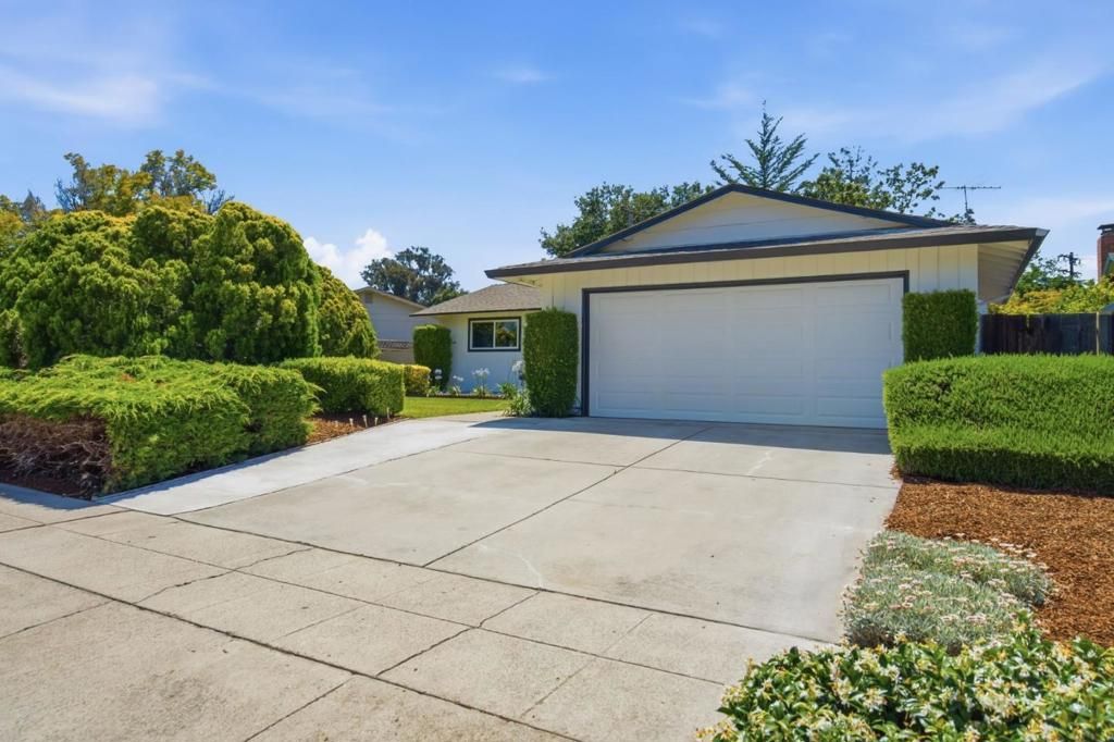 Image 6 of property listing at 847 Alderbrook Lane, Cupertino, CA 95014