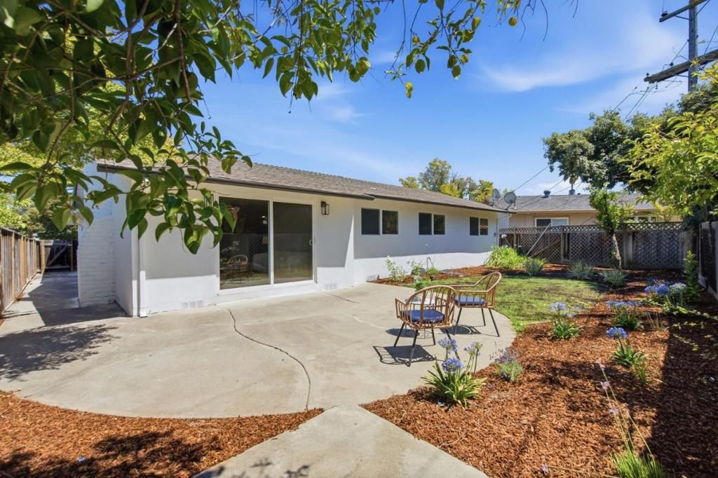 Image 8 of property listing at 847 Alderbrook Lane, Cupertino, CA 95014
