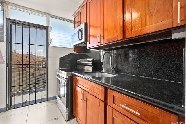 1119 Kokea Street C201, Honolulu, HI 96817