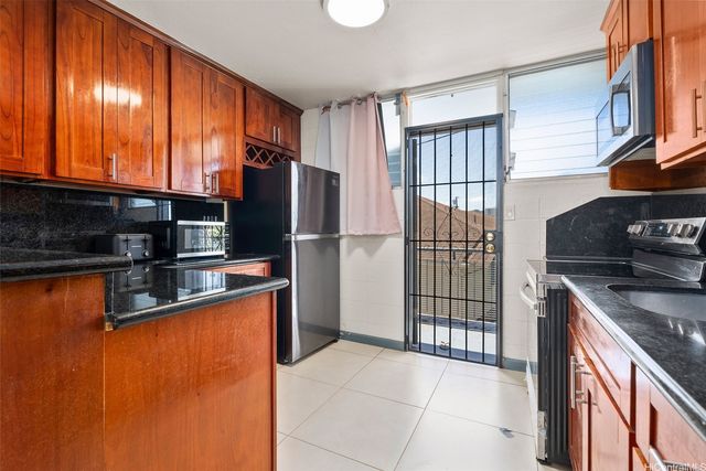 1119 Kokea Street C201, Honolulu, HI 96817