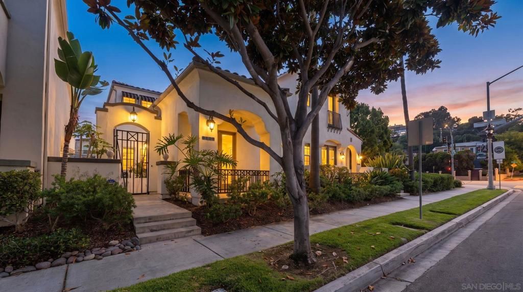 Image 1 of property listing at 2985 Farragut Rd, San Diego, CA 92106