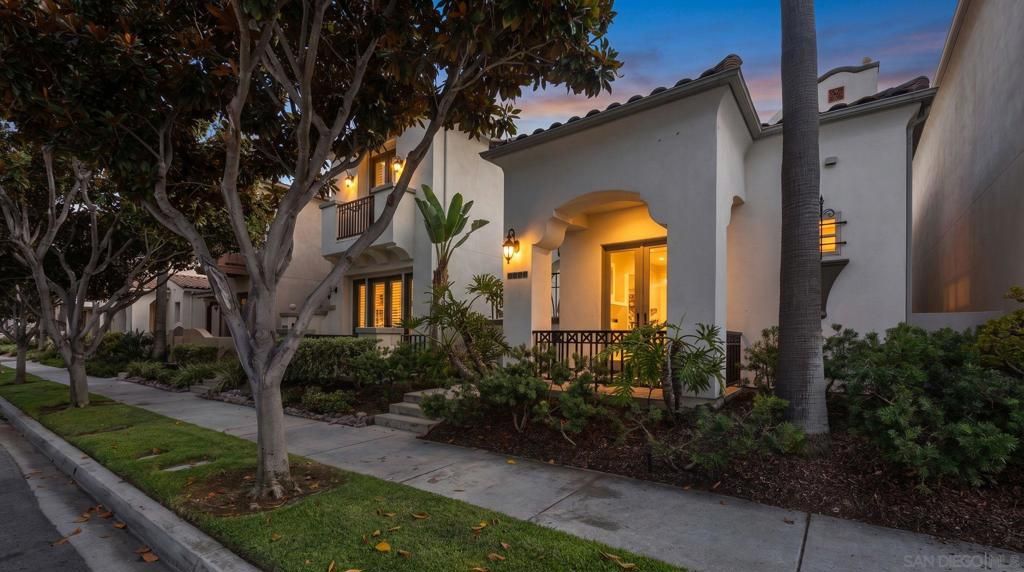 Image 2 of property listing at 2985 Farragut Rd, San Diego, CA 92106
