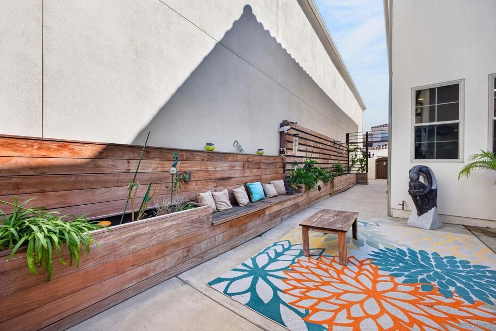 Image 30 of property listing at 2985 Farragut Rd, San Diego, CA 92106