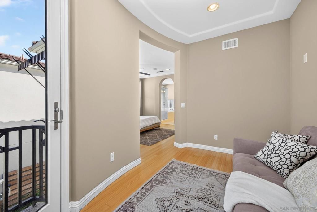 Image 38 of property listing at 2985 Farragut Rd, San Diego, CA 92106