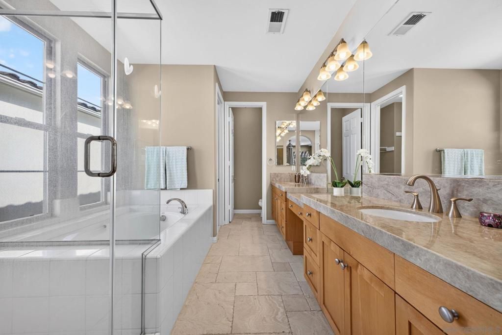 Image 41 of property listing at 2985 Farragut Rd, San Diego, CA 92106