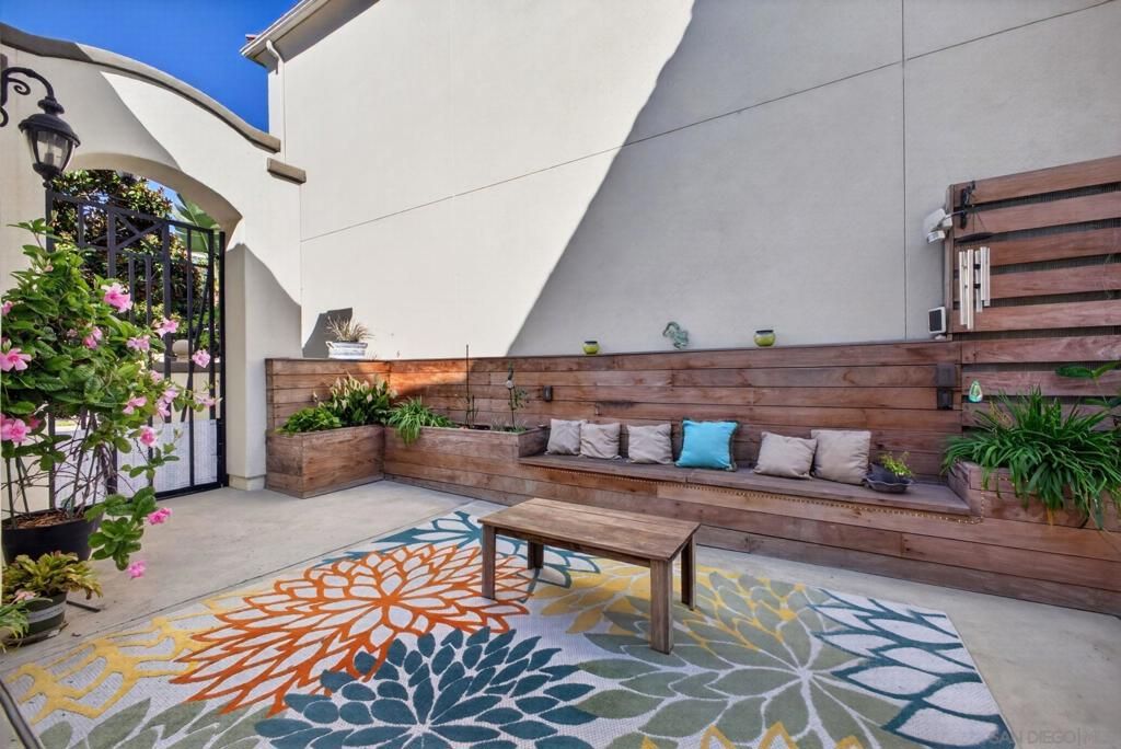 Image 5 of property listing at 2985 Farragut Rd, San Diego, CA 92106