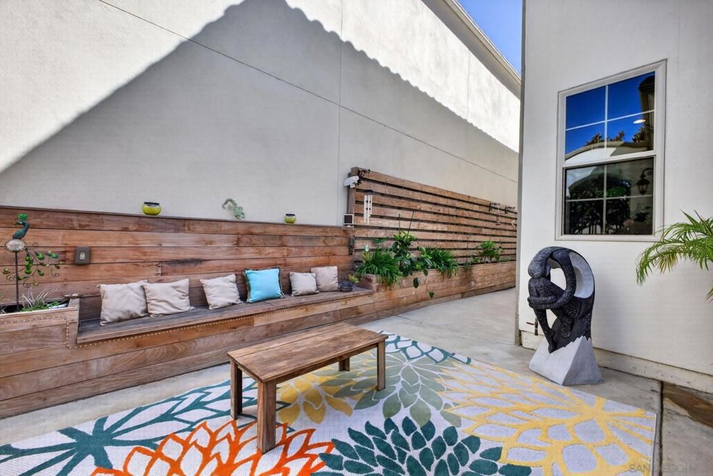Image 7 of property listing at 2985 Farragut Rd, San Diego, CA 92106