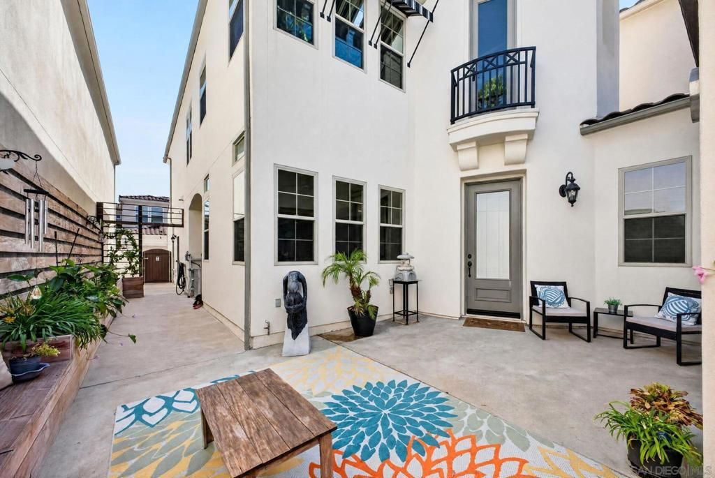 Image 8 of property listing at 2985 Farragut Rd, San Diego, CA 92106