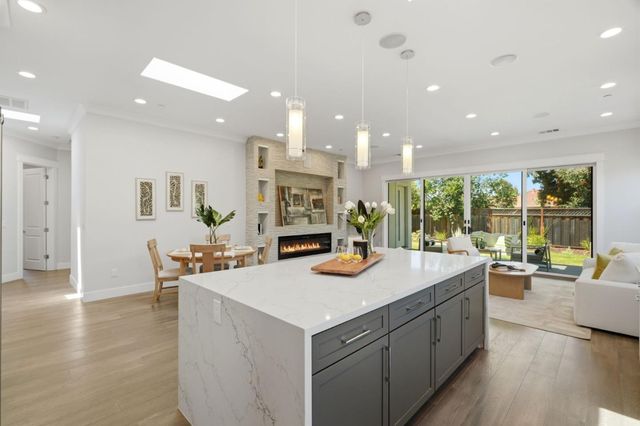 18823 Casa Blanca Lane, Saratoga, CA 95070