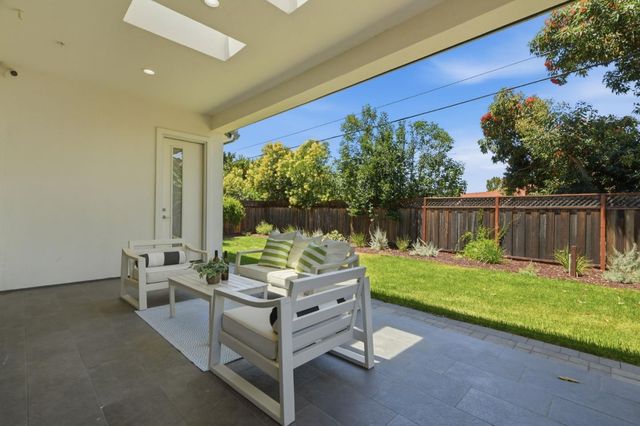 18823 Casa Blanca Lane, Saratoga, CA 95070