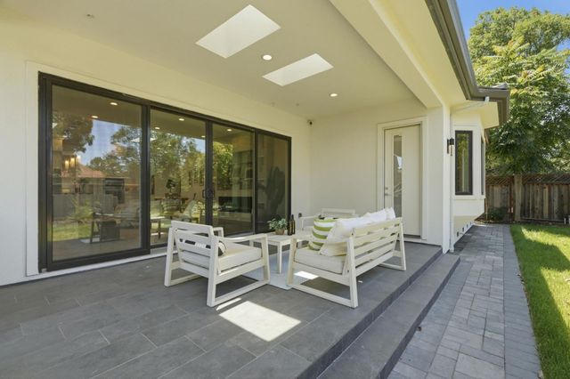 18823 Casa Blanca Lane, Saratoga, CA 95070