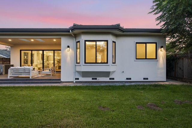 18823 Casa Blanca Lane, Saratoga, CA 95070
