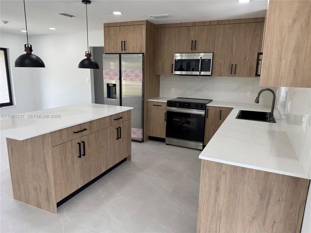 4020 NW 93rd Way, Sunrise, FL 33351