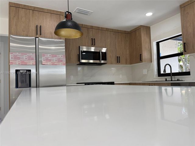 4020 NW 93rd Way, Sunrise, FL 33351