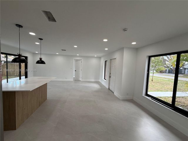 4020 NW 93rd Way, Sunrise, FL 33351