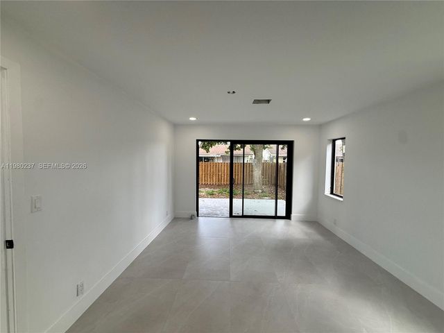 4020 NW 93rd Way, Sunrise, FL 33351