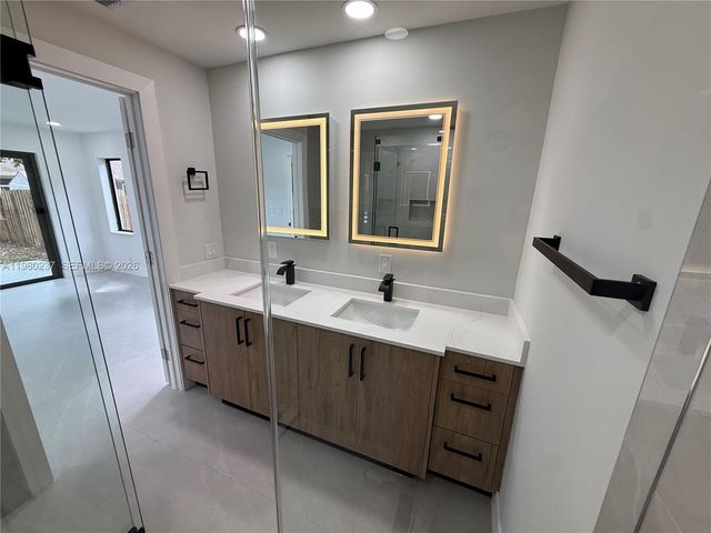 4020 NW 93rd Way, Sunrise, FL 33351