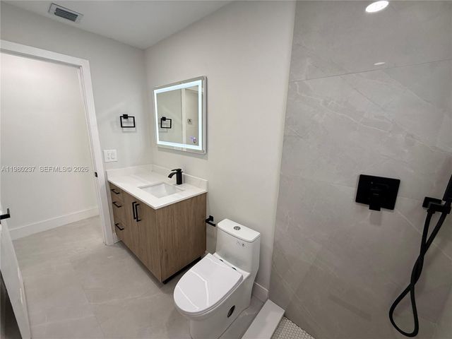 4020 NW 93rd Way, Sunrise, FL 33351