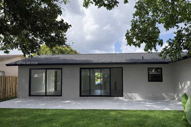 4020 NW 93rd Way, Sunrise, FL 33351