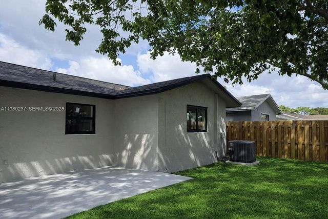 4020 NW 93rd Way, Sunrise, FL 33351