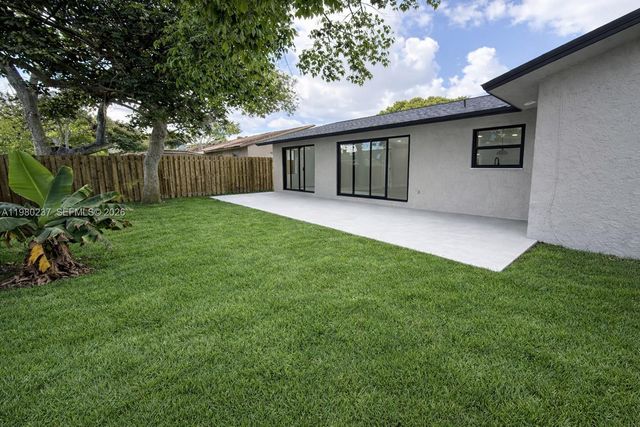 4020 NW 93rd Way, Sunrise, FL 33351