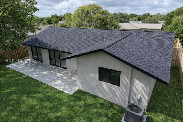 4020 NW 93rd Way, Sunrise, FL 33351