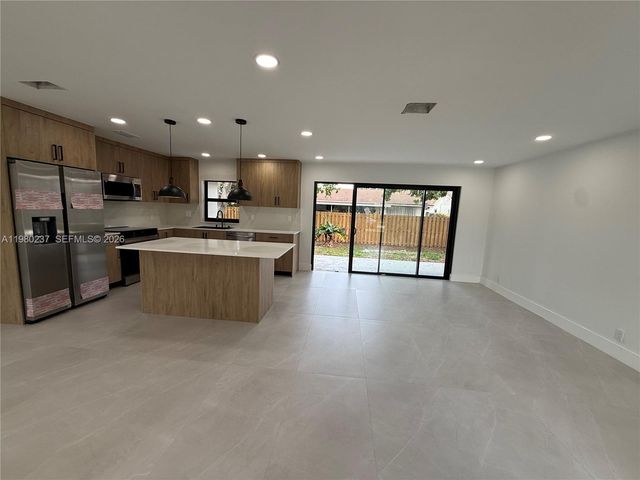 4020 NW 93rd Way, Sunrise, FL 33351