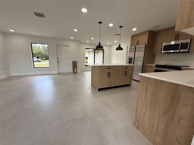 4020 NW 93rd Way, Sunrise, FL 33351