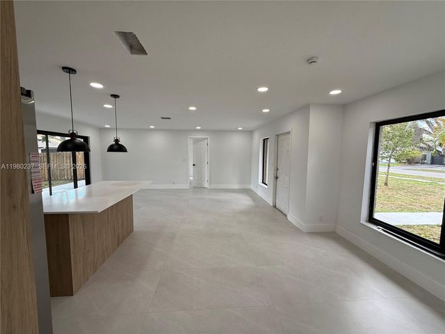 4020 NW 93rd Way, Sunrise, FL 33351