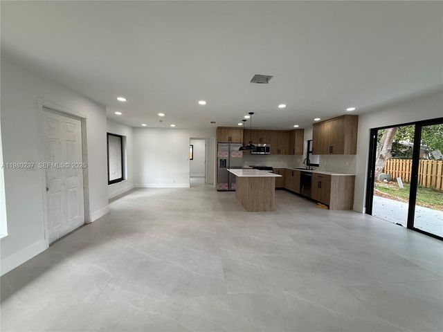 4020 NW 93rd Way, Sunrise, FL 33351