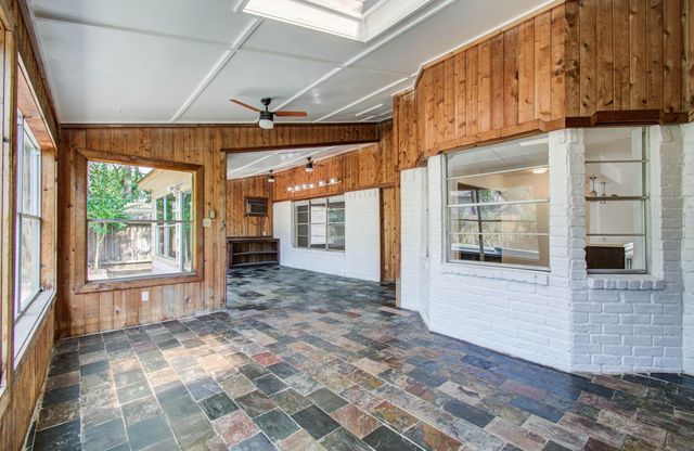 7522 Fernbrook Lane, Houston, TX 77070