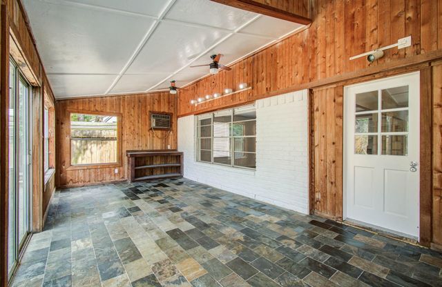 7522 Fernbrook Lane, Houston, TX 77070