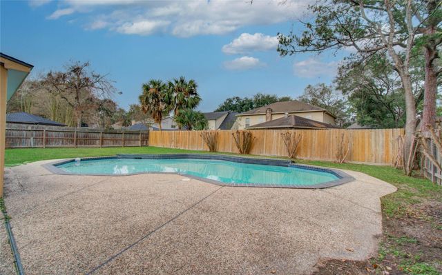 7522 Fernbrook Lane, Houston, TX 77070