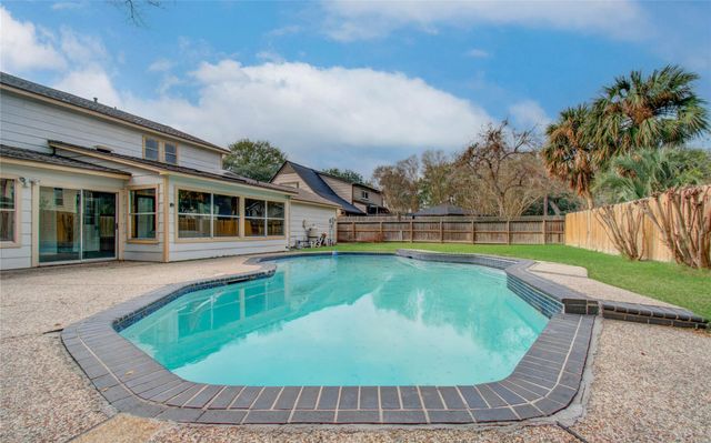 7522 Fernbrook Lane, Houston, TX 77070