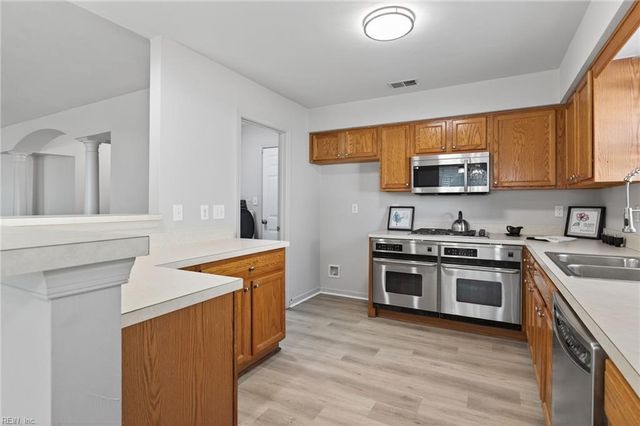 28 Allison Sutton DR, Hampton, VA 23669