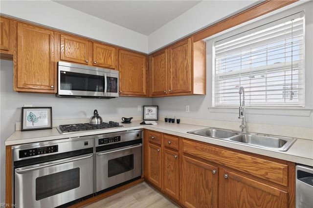 28 Allison Sutton DR, Hampton, VA 23669