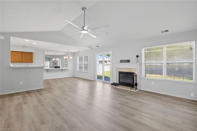 28 Allison Sutton DR, Hampton, VA 23669