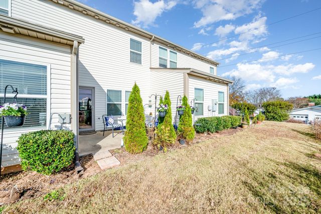 104 Blackstone Court, Statesville, NC 28677