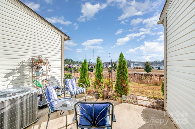 104 Blackstone Court, Statesville, NC 28677